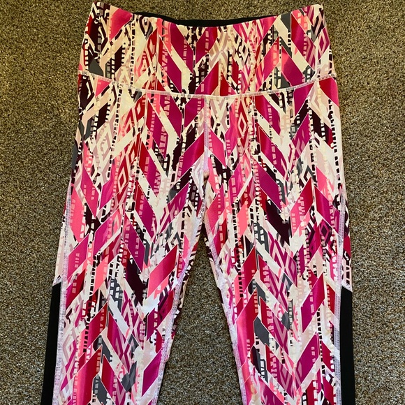 Victoria's Secret Pants - Victoria’s Secret Cropped Sport Yoga Pants Victoria's Secret Pants - Victoria’s Secret Cropped Sport Yoga Pants